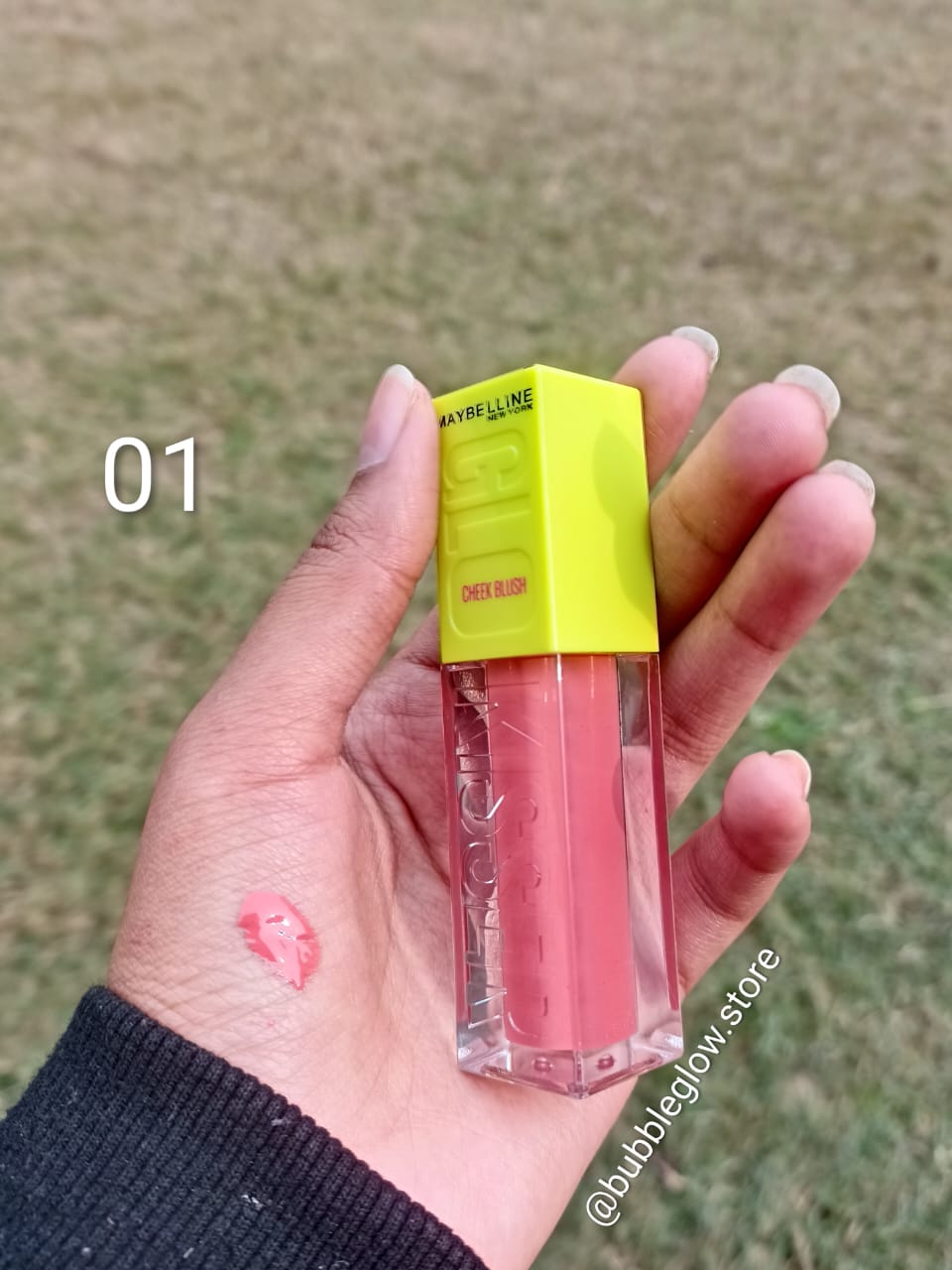 Maybelline Lip Gloss – High Shine, Non-Sticky & Hydrating Finish.