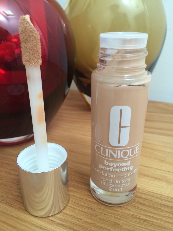 Clinique Beyond Perfecting Foundation + Concealer – Full Coverage, Natural Finish