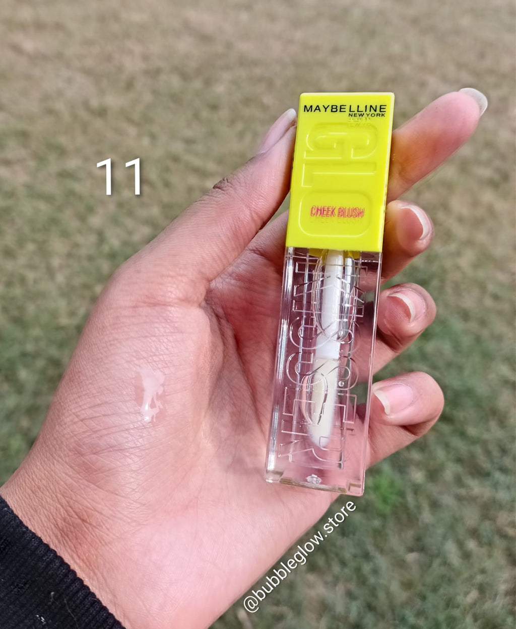 Maybelline Lip Gloss – High Shine, Non-Sticky & Hydrating Finish.