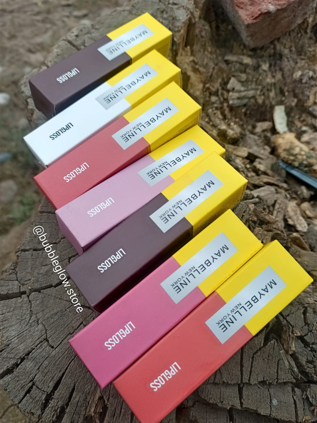 Maybelline Lip Gloss – High Shine, Non-Sticky & Hydrating Finish.