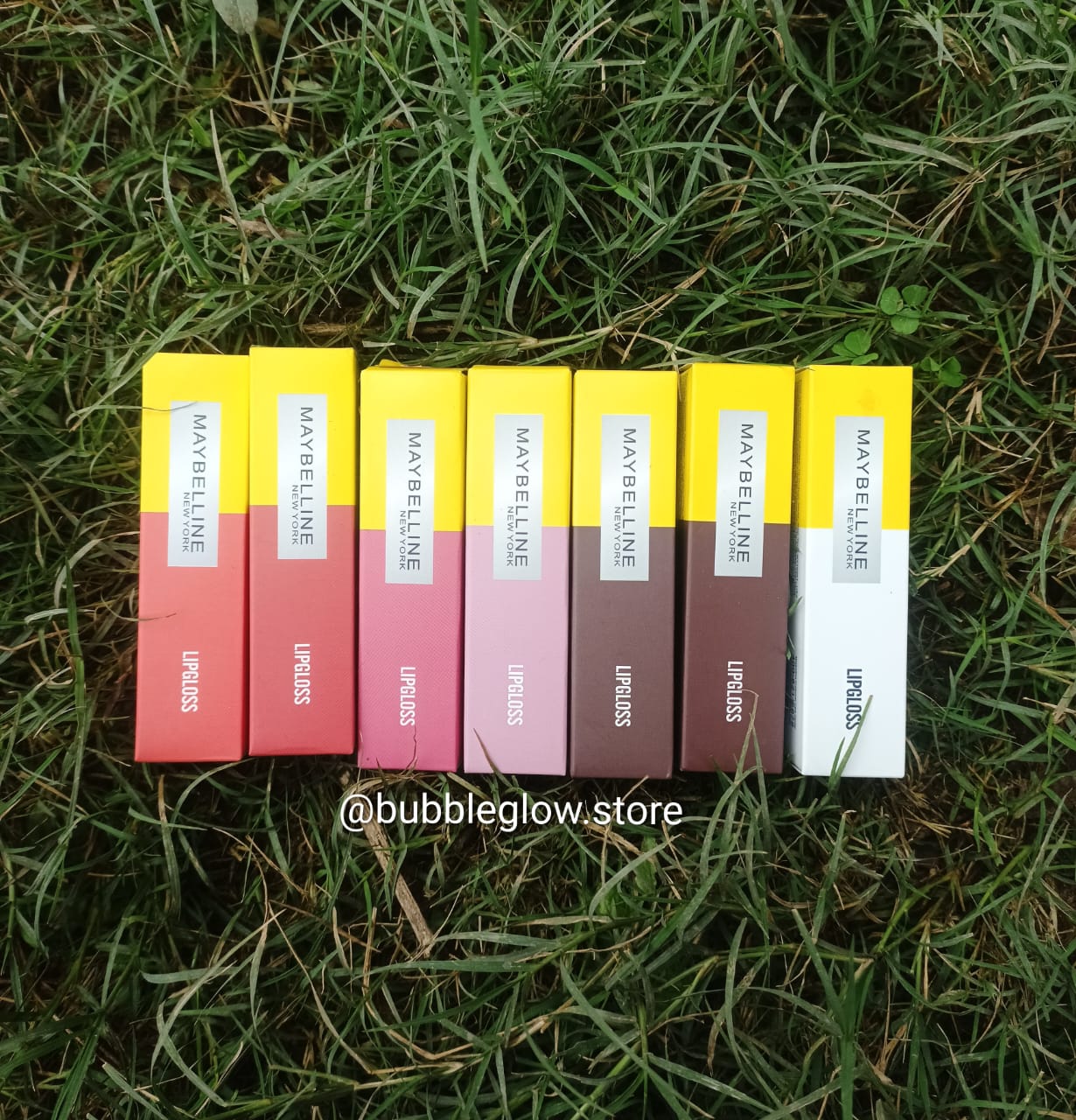 Maybelline Lip Gloss – High Shine, Non-Sticky & Hydrating Finish.