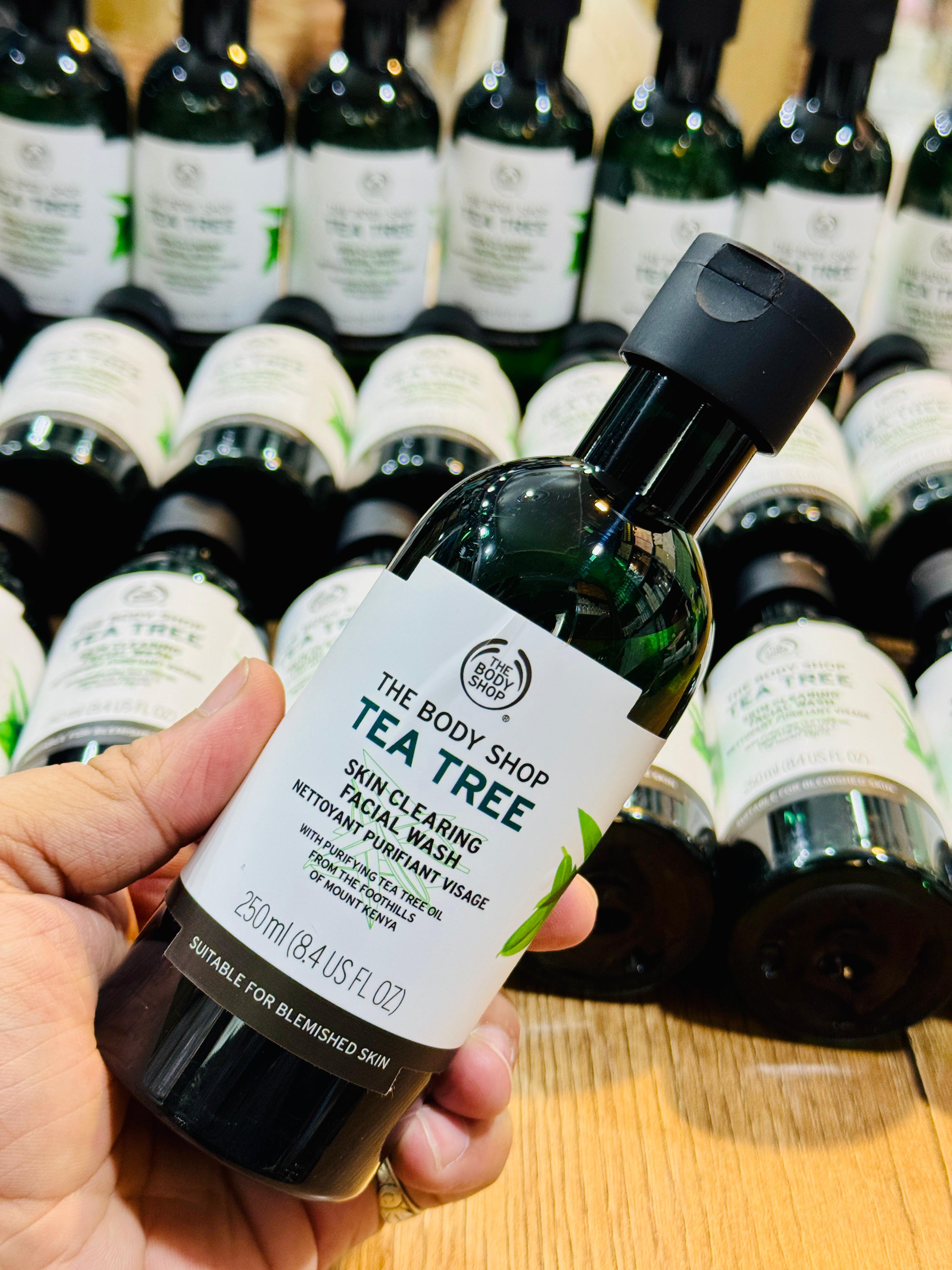 The Body Shop Tea Tree Skin Clearing Face Wash – Deep Clean & Refresh