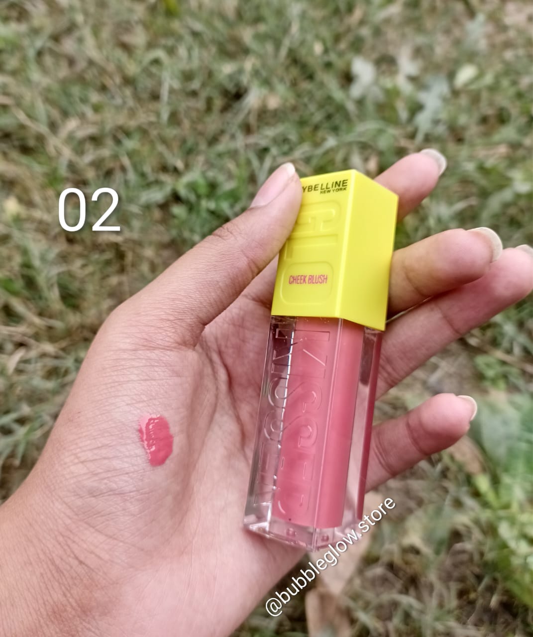 Maybelline Lip Gloss – High Shine, Non-Sticky & Hydrating Finish.