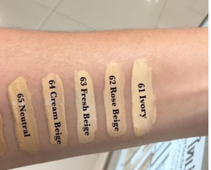 Clinique Beyond Perfecting Foundation + Concealer – Full Coverage, Natural Finish