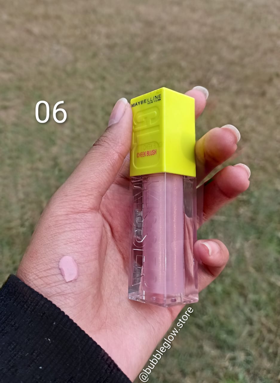 Maybelline Lip Gloss – High Shine, Non-Sticky & Hydrating Finish.