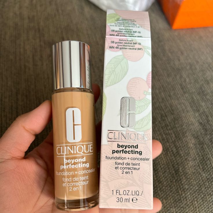 Clinique Beyond Perfecting Foundation + Concealer – Full Coverage, Natural Finish