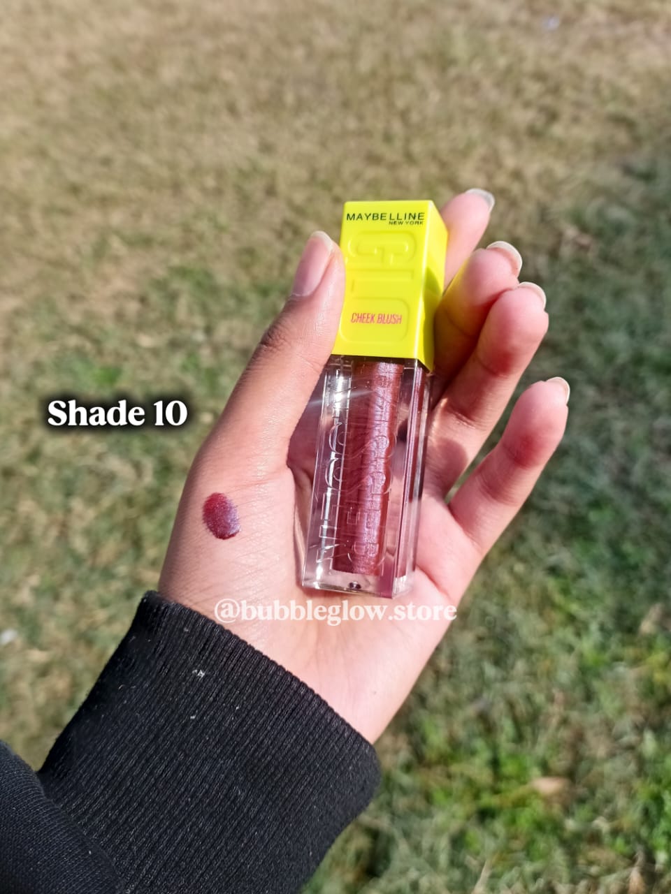 Maybelline Lip Gloss – High Shine, Non-Sticky & Hydrating Finish.